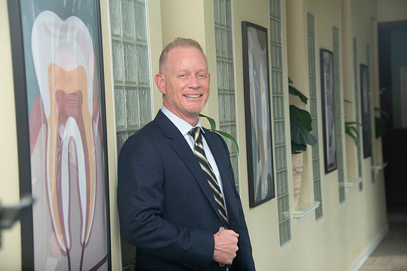 DH7_5321 dentist