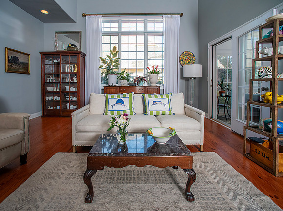 DH7_9637 Tom Cottage living room1