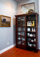 DH7_9675 Tom Cottage curio cabinet