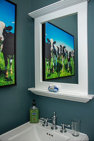 DH7_9810 Tom Cottage guest bath cow art