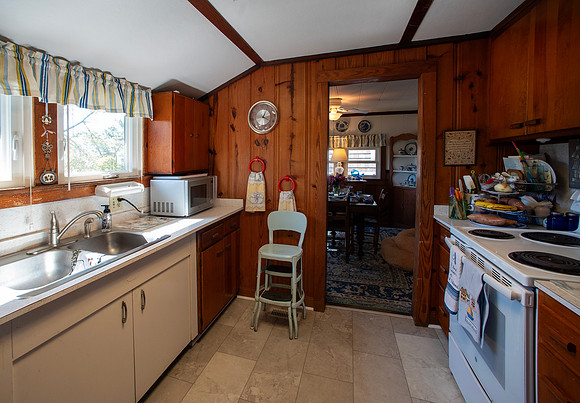 DH7_6928 Galley oldskool kitchen hodges