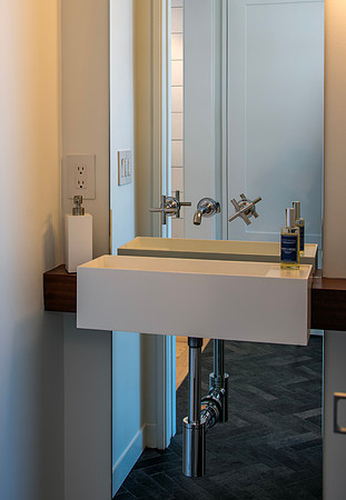 DH7_6675 cool half bath
