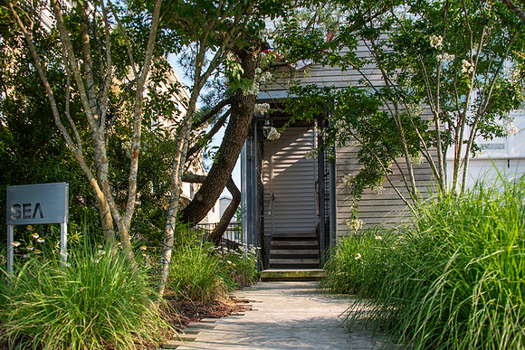 DH7_6721 front entry