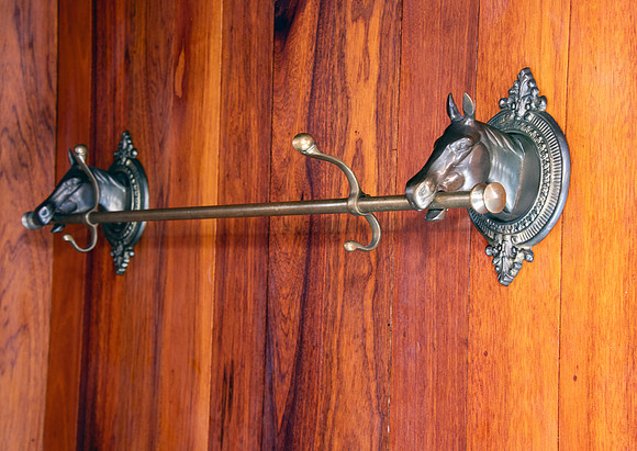 DH7_9214 bathroom wood detail