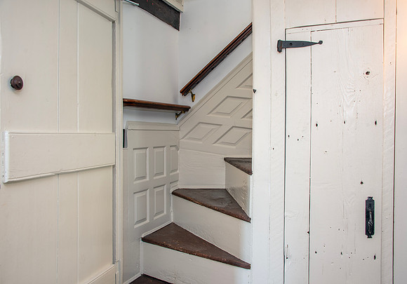 DH7_9237 old stairs