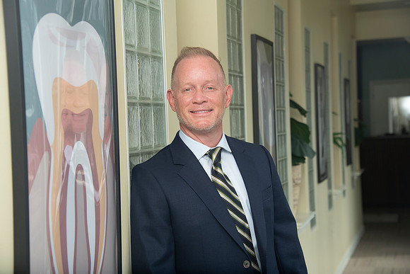 DH7_5331 dentist