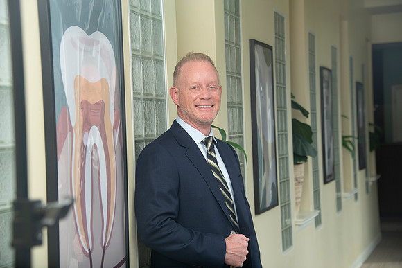 DH7_5320 dentist