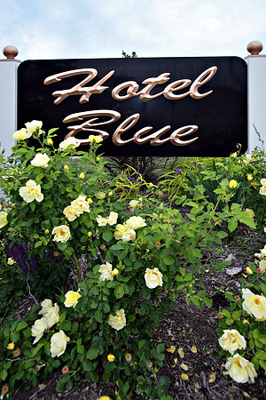 Front sign detail5-2008-2076fw